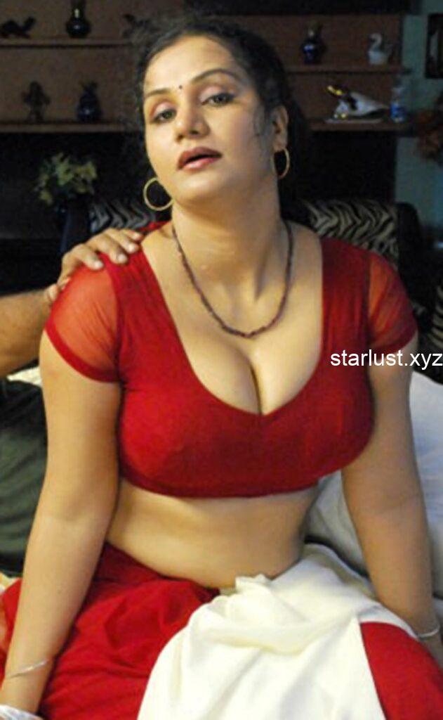 apoorva aunty hot cleavage and thighs