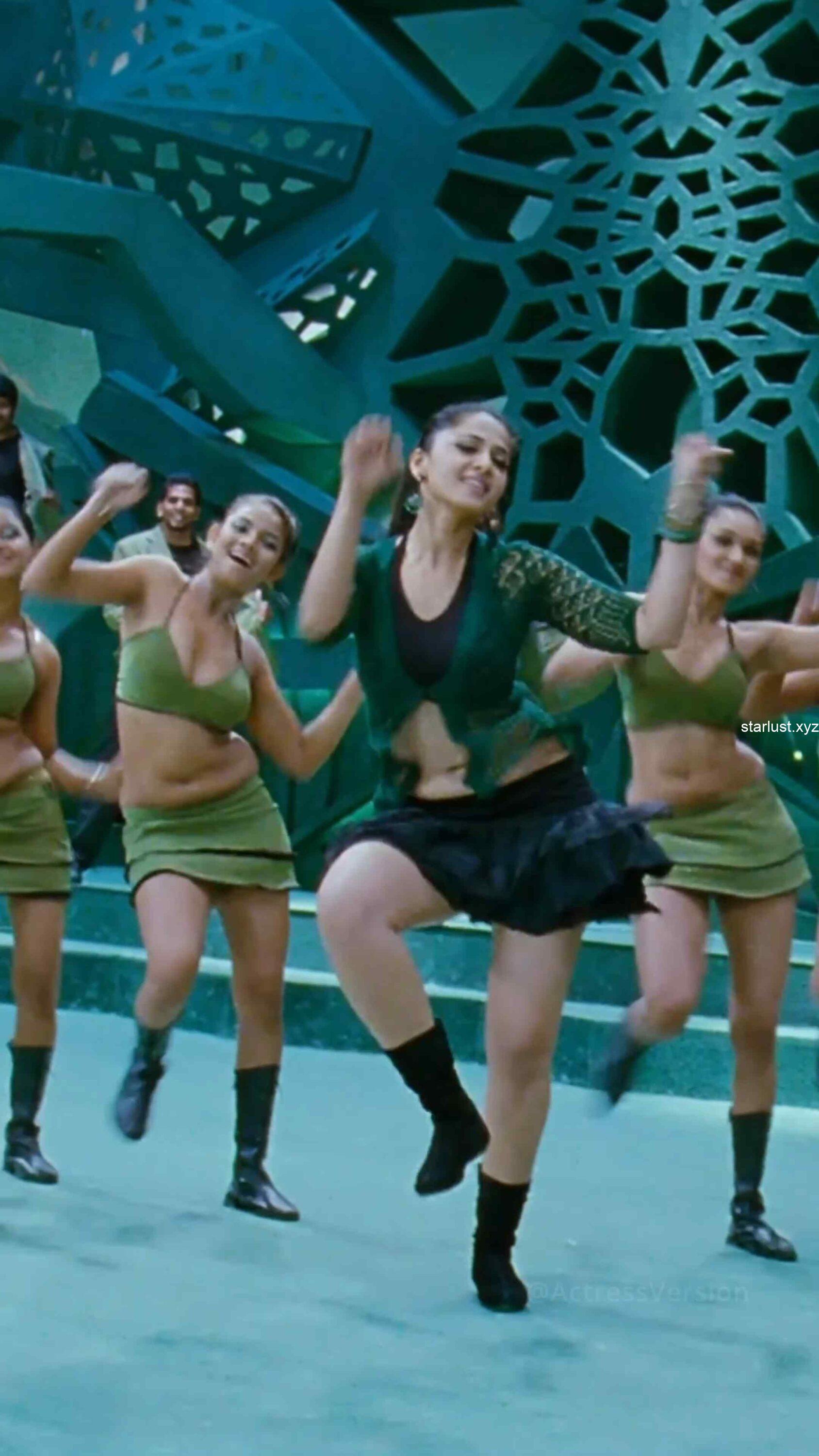 Anushka shetty hot thighs shake and navel in mini frock HD pics starlust (97)