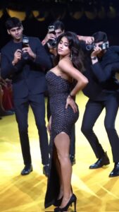 jahnvi kapoor hot cleavage armpits and thighs show at lakme fashion week 2025 HD pics 32