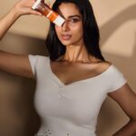 meenakshi chaudary hot cleavage navel and thighs photos HD (10)