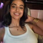 meenakshi chaudary hot cleavage navel and thighs photos HD (15)