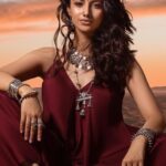 meenakshi chaudary hot cleavage navel and thighs photos HD (31)
