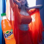 meenakshi chaudary hot cleavage navel and thighs photos HD (33)