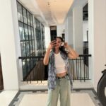 meenakshi chaudary hot cleavage navel and thighs photos HD (34)
