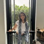meenakshi chaudary hot cleavage navel and thighs photos HD (36)