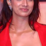 meenakshi chaudary hot cleavage navel and thighs photos HD (38)