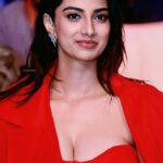 meenakshi chaudary hot cleavage navel and thighs photos HD (6)