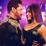 rashmika mandanna hot cleavage and navel show from sikandar movie 2025 (16)
