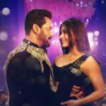 rashmika mandanna hot cleavage and navel show from sikandar movie 2025 (2)