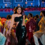 rashmika mandanna hot cleavage and navel show from sikandar movie 2025 (26)