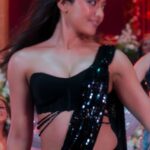 rashmika mandanna hot cleavage and navel show from sikandar movie 2025 (32)