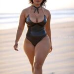 Anuska shetty stylish look with glasses and thighs,cleavage and navel show HD AI (13)