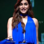 KRITI_SANON_HOT_BACKLESS_SHOW_IN_BLUE_GOWN (13)