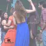 KRITI_SANON_HOT_BACKLESS_SHOW_IN_BLUE_GOWN (4)