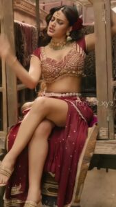 NIDHI_AGERWAL_HOT_THIGHS_AND_CLEAVAGE_SHOW_IN_HARI_HARA_VEERAMALLU (3)