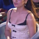 fatima_sana_sheik_hot_cleavage_and_thighs_HD (1)