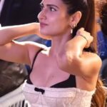 fatima_sana_sheik_hot_cleavage_and_thighs_HD (12)