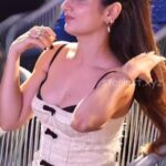 fatima_sana_sheik_hot_cleavage_and_thighs_HD (15)