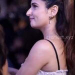 fatima_sana_sheik_hot_cleavage_and_thighs_HD (20)