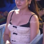 fatima_sana_sheik_hot_cleavage_and_thighs_HD (4)
