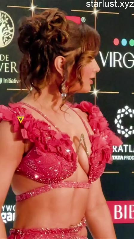 DAMSEL_SLUTTY_SEXY_AKANKSHA_PURI_HOTTIE_SLAYING_SEXY_VIEW (5)